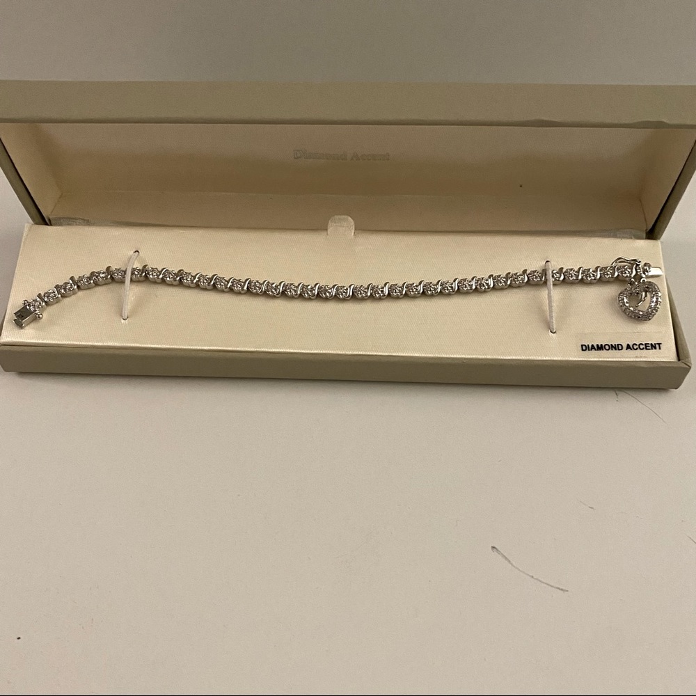NWT Diamond accent Heart Pendant Bracelet